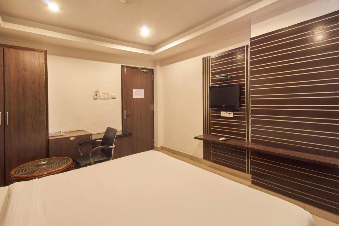 Fabhotel Royal Residency Lakdikapul Hyderabad Exterior photo